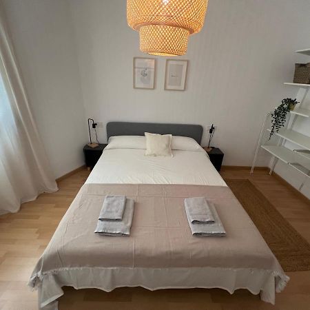 Cozy Apartment Well-Located In Terrassa, Barcelona Exterior foto