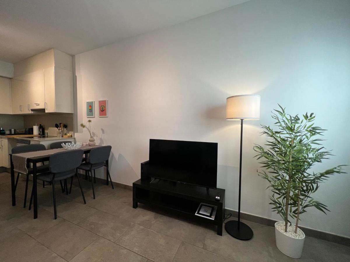 Cozy Apartment Well-Located In Terrassa, Barcelona Exterior foto